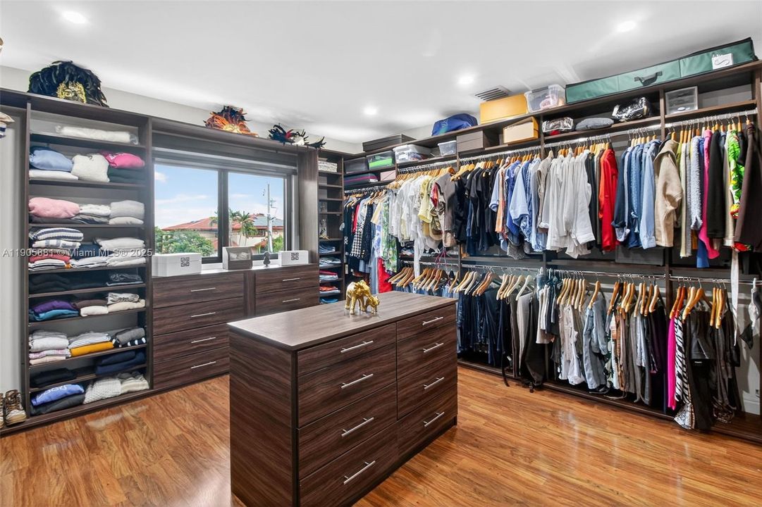 На продажу: $2,989,900 (7 спален, 7 ванн, 6750 Квадратных фут)