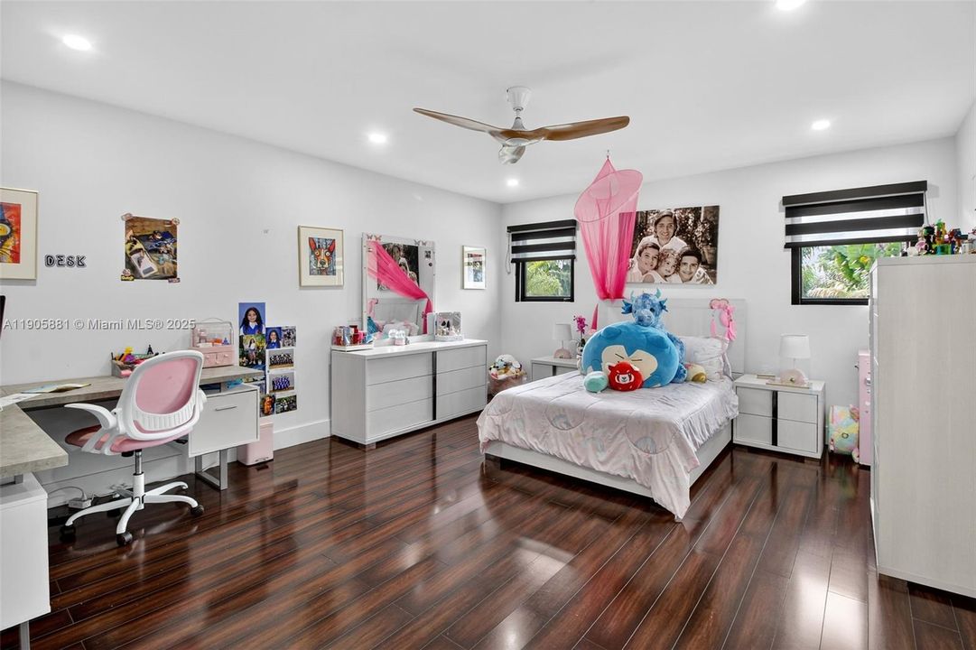 На продажу: $2,989,900 (7 спален, 7 ванн, 6750 Квадратных фут)