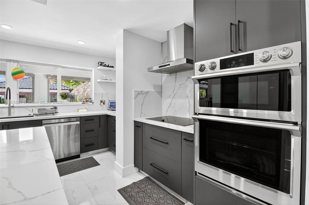 На продажу: $2,989,900 (7 спален, 7 ванн, 6750 Квадратных фут)