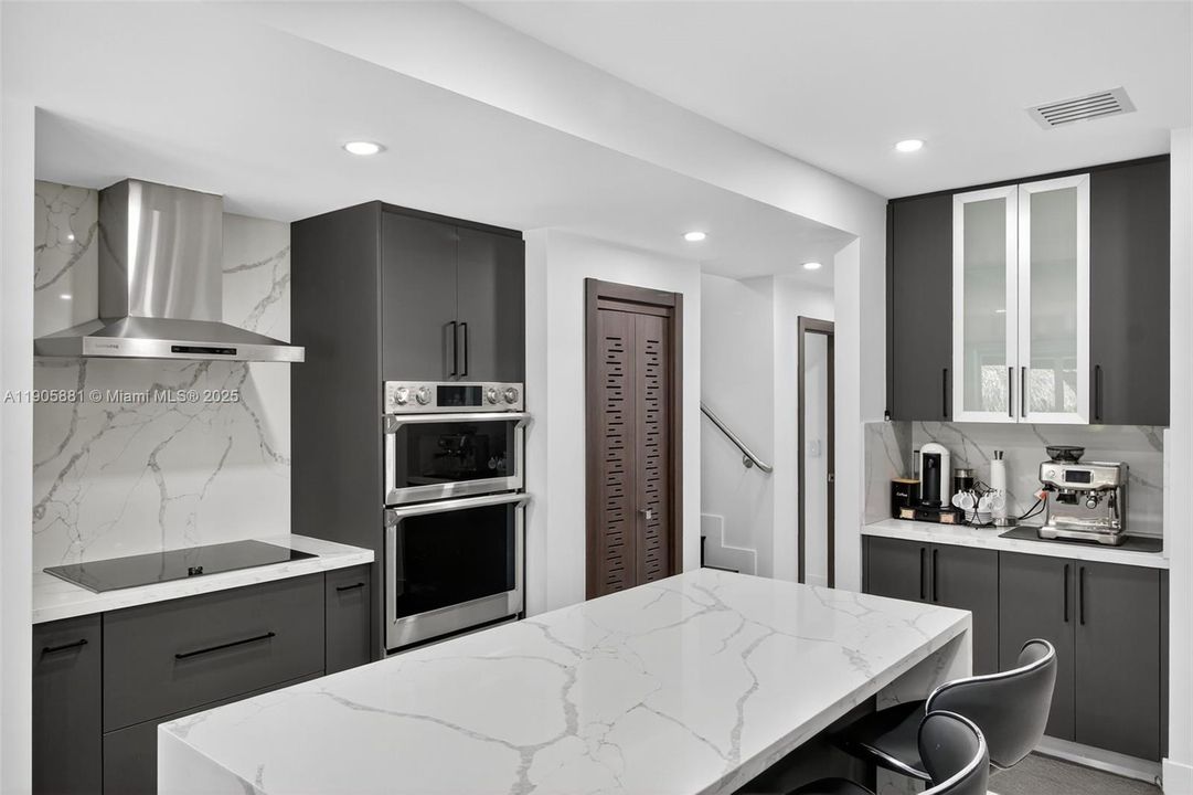 На продажу: $2,989,900 (7 спален, 7 ванн, 6750 Квадратных фут)