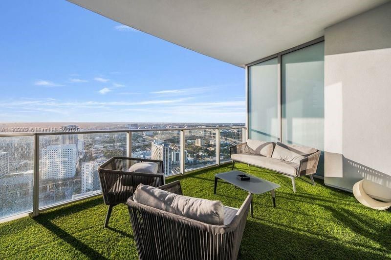 出租: $5,900 (1 贝兹, 2 浴室, 1185 平方英尺)