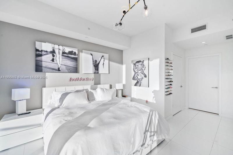 出租: $5,900 (1 贝兹, 2 浴室, 1185 平方英尺)