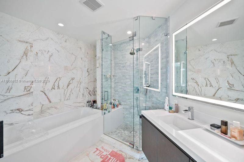 出租: $5,900 (1 贝兹, 2 浴室, 1185 平方英尺)