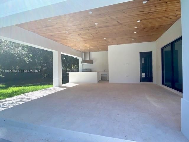 outdoor covered patio