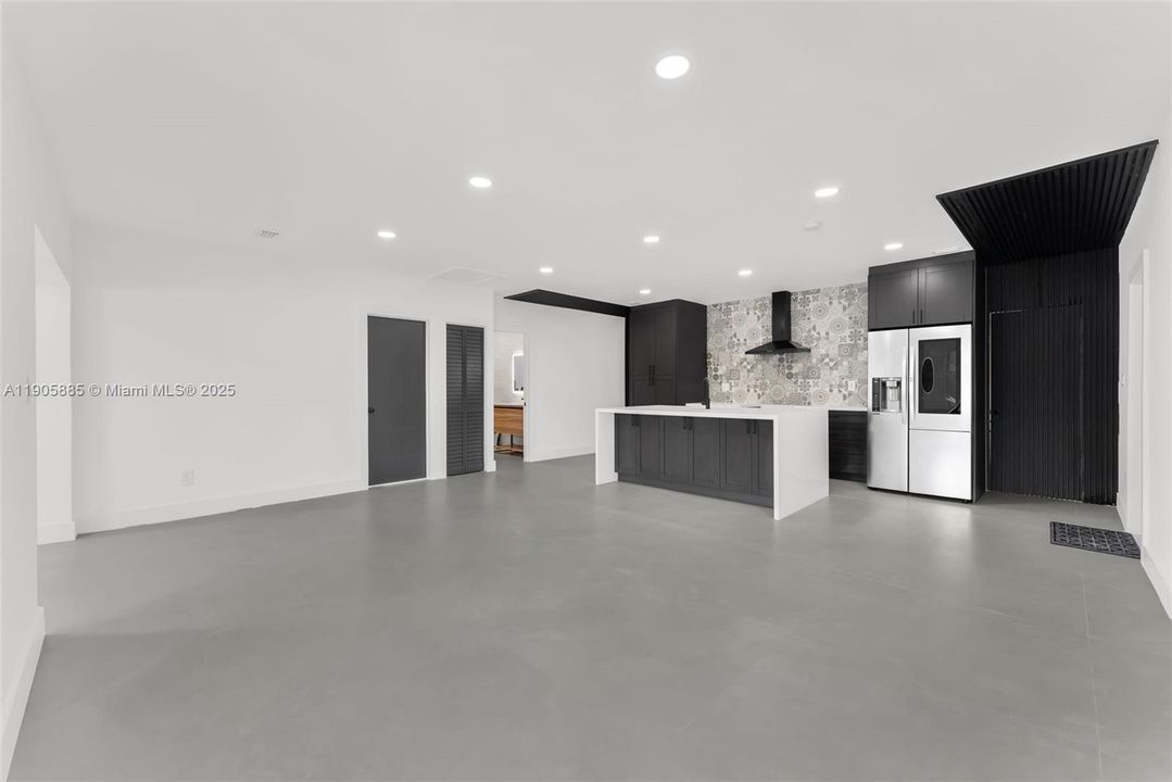 合同活跃: $599,000 (0 贝兹, 0 浴室, 1600 平方英尺)