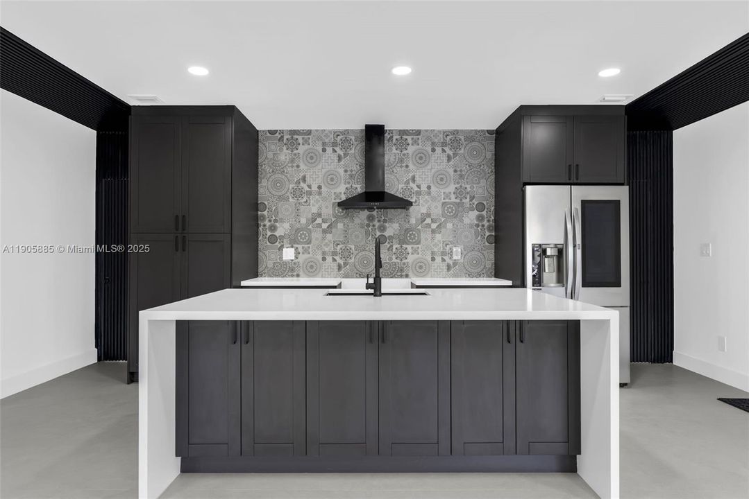 合同活跃: $599,000 (0 贝兹, 0 浴室, 1600 平方英尺)