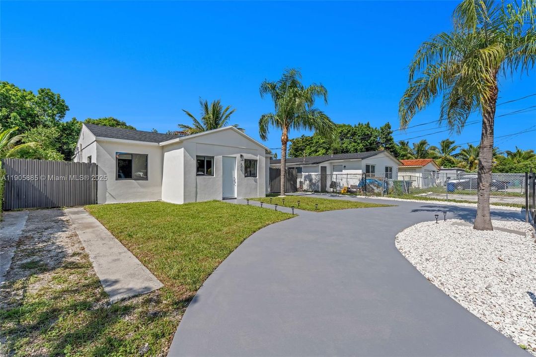 合同活跃: $599,000 (0 贝兹, 0 浴室, 1600 平方英尺)