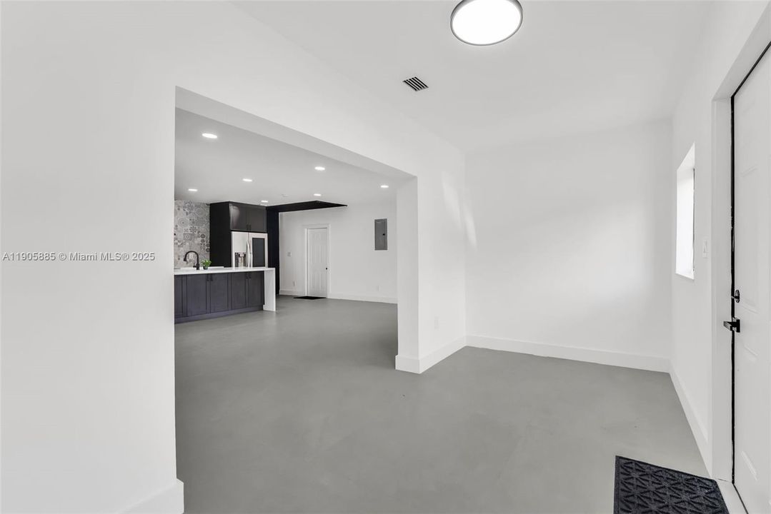 合同活跃: $599,000 (0 贝兹, 0 浴室, 1600 平方英尺)