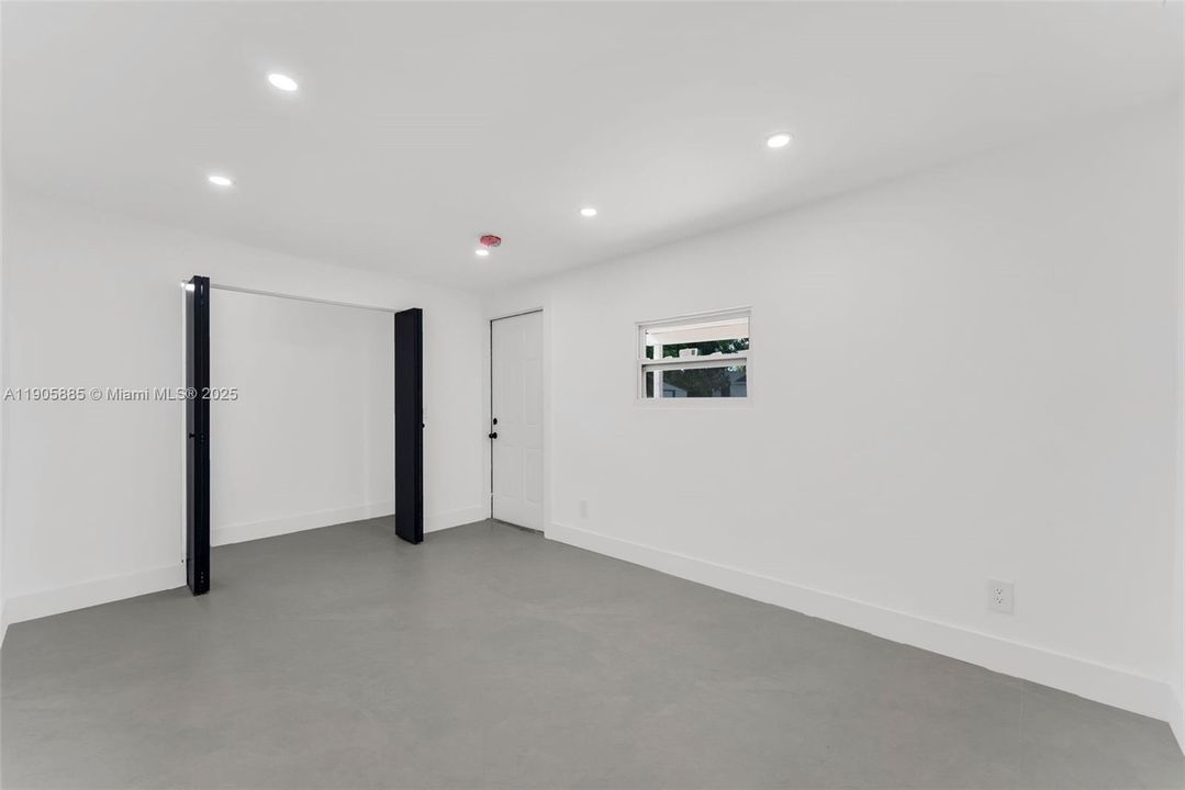 合同活跃: $599,000 (0 贝兹, 0 浴室, 1600 平方英尺)