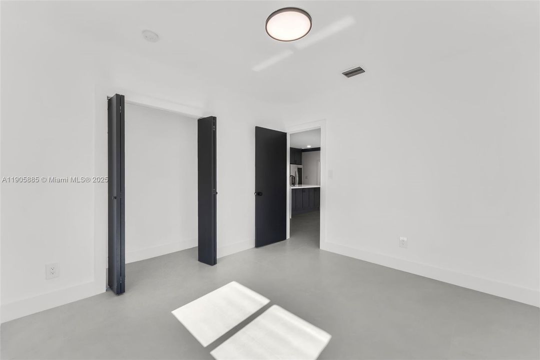 合同活跃: $599,000 (0 贝兹, 0 浴室, 1600 平方英尺)