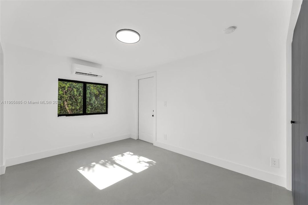 合同活跃: $599,000 (0 贝兹, 0 浴室, 1600 平方英尺)