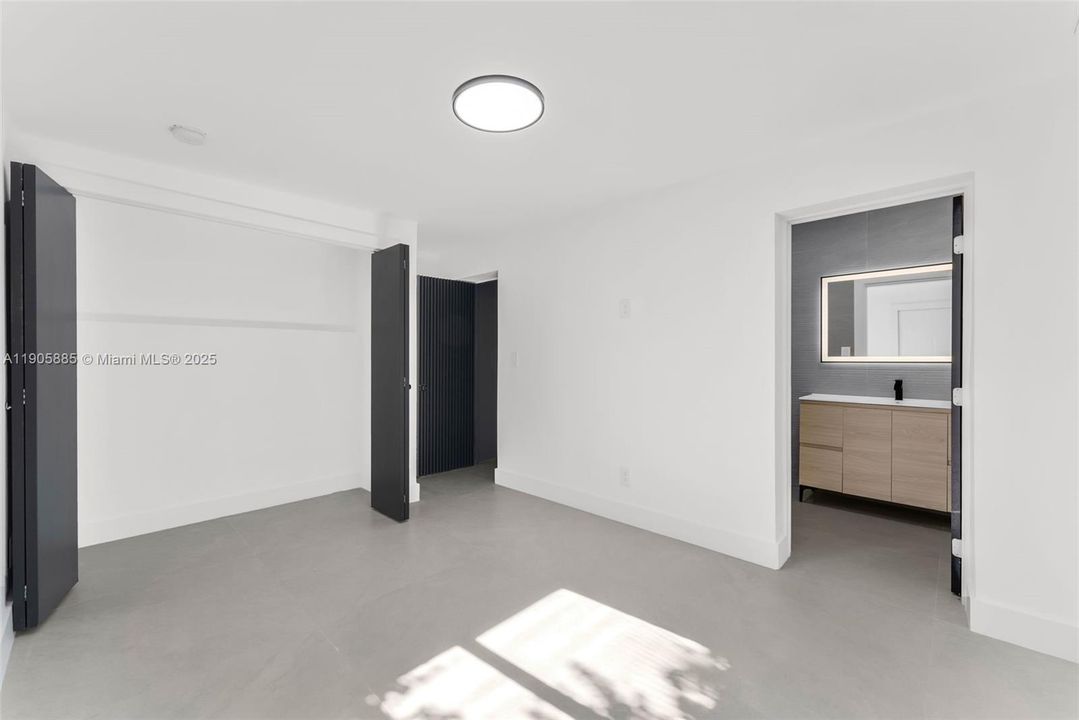 合同活跃: $599,000 (0 贝兹, 0 浴室, 1600 平方英尺)