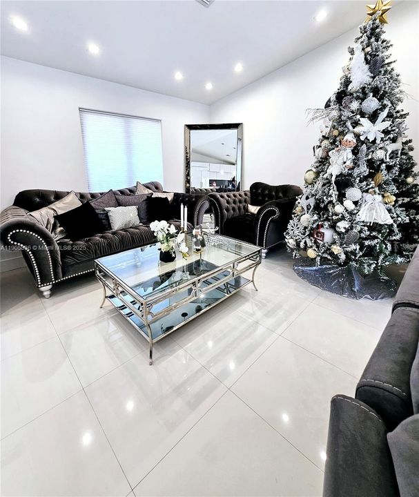 В аренду: $6,000 (4 спален, 2 ванн, 2157 Квадратных фут)