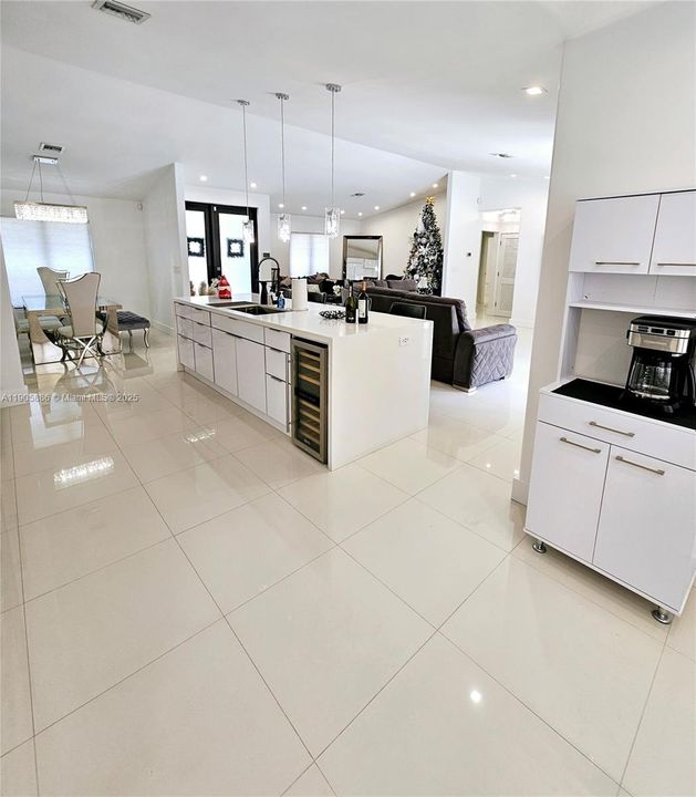 В аренду: $6,000 (4 спален, 2 ванн, 2157 Квадратных фут)