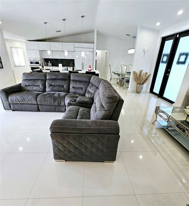 В аренду: $6,000 (4 спален, 2 ванн, 2157 Квадратных фут)