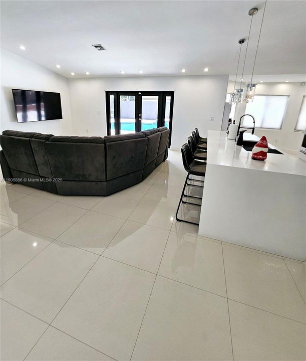 В аренду: $6,000 (4 спален, 2 ванн, 2157 Квадратных фут)