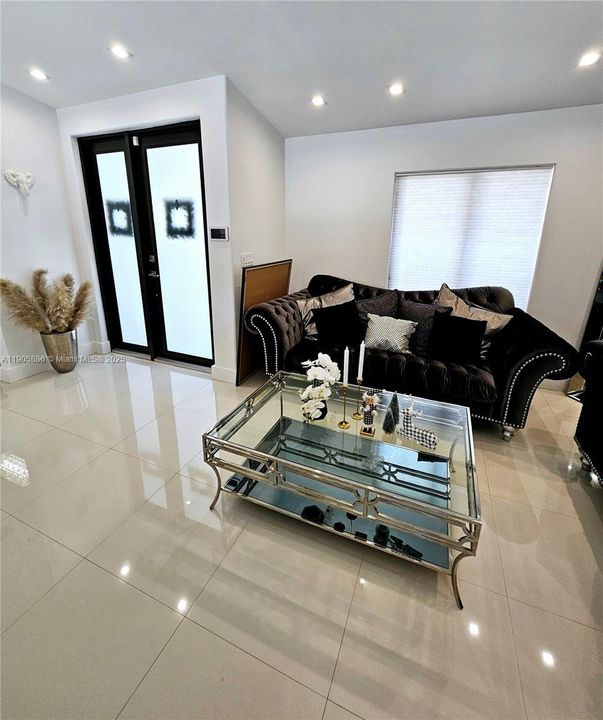 В аренду: $6,000 (4 спален, 2 ванн, 2157 Квадратных фут)