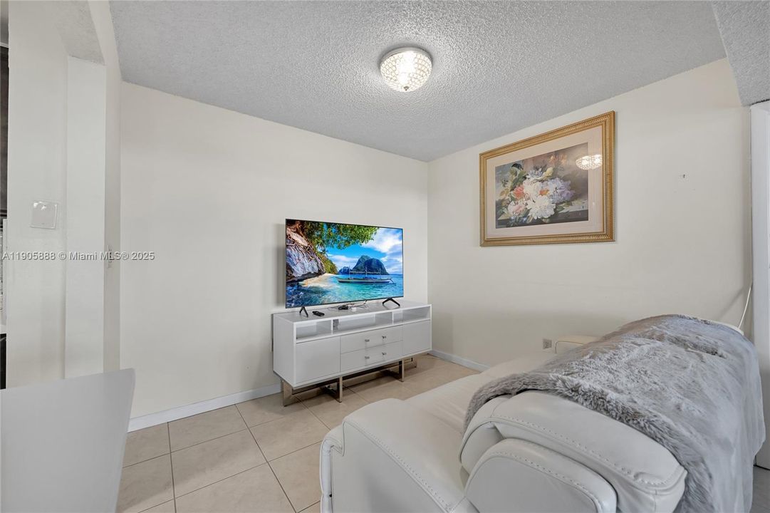 待售: $170,000 (3 贝兹, 2 浴室, 1526 平方英尺)