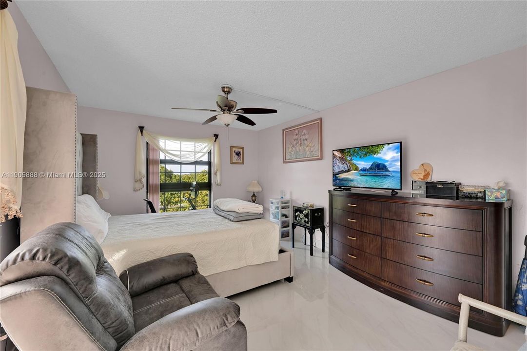 待售: $170,000 (3 贝兹, 2 浴室, 1526 平方英尺)