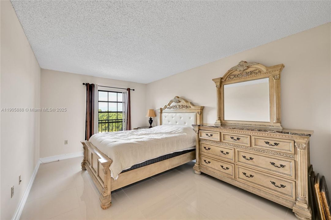 待售: $170,000 (3 贝兹, 2 浴室, 1526 平方英尺)