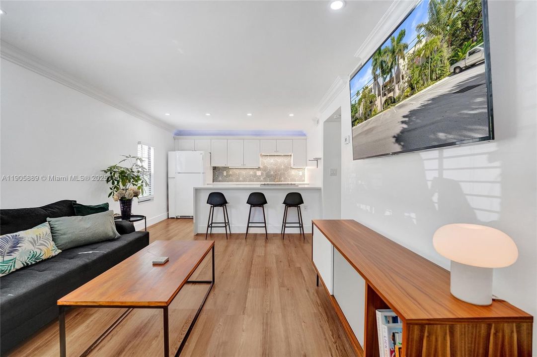 Active With Contract: $1,971 (2 beds, 1 baths, 732 Square Feet)