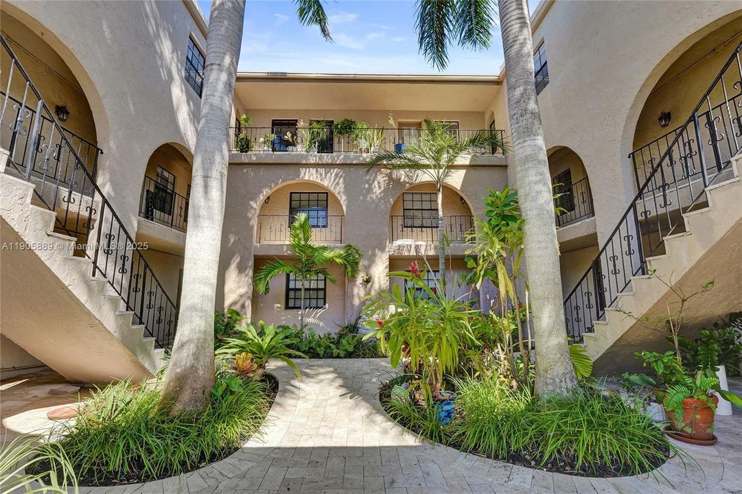 Active With Contract: $1,971 (2 beds, 1 baths, 732 Square Feet)