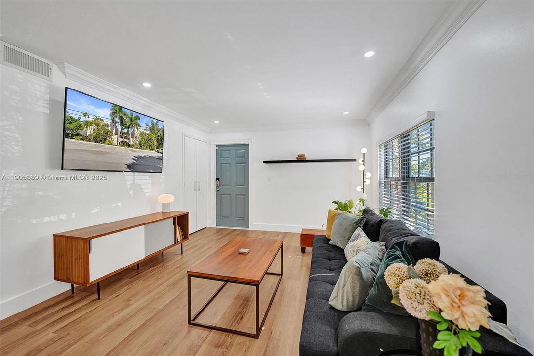 Active With Contract: $1,971 (2 beds, 1 baths, 732 Square Feet)