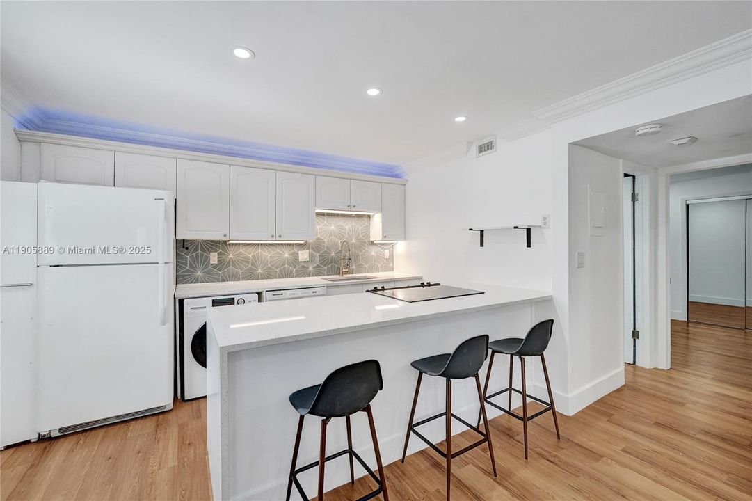 Active With Contract: $1,971 (2 beds, 1 baths, 732 Square Feet)