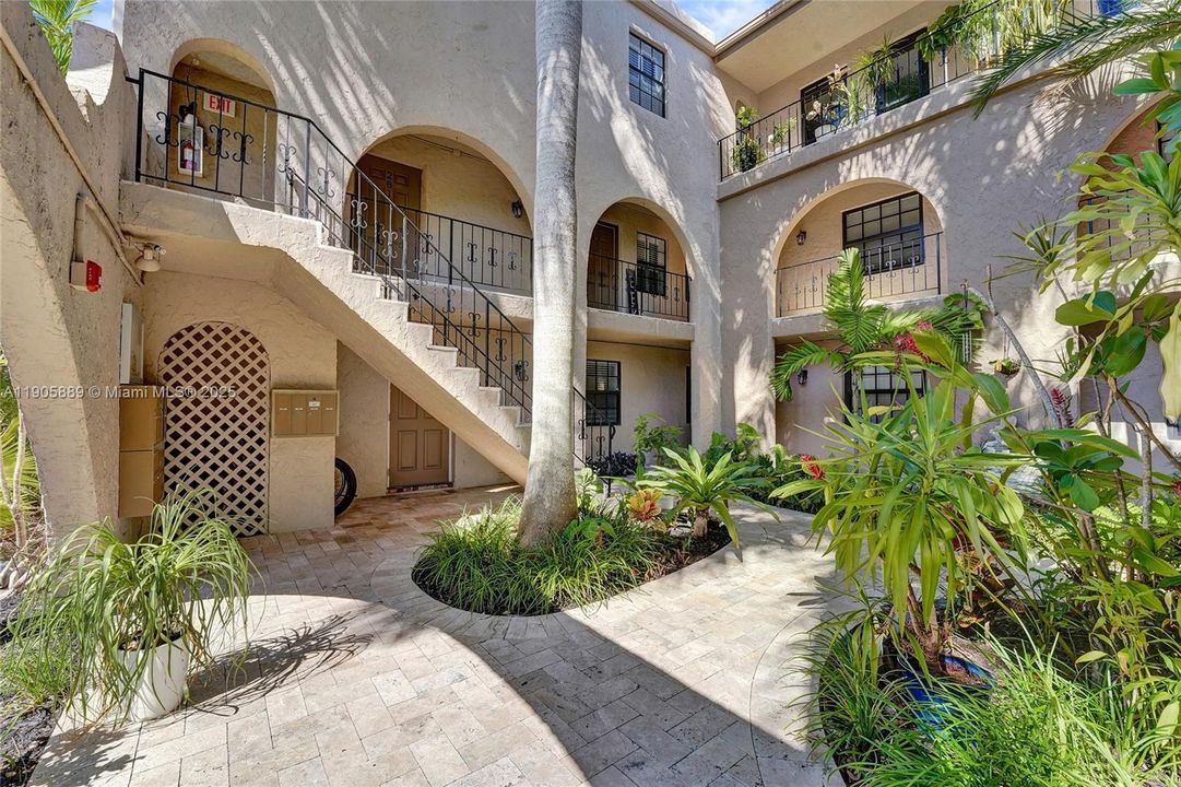 Active With Contract: $1,971 (2 beds, 1 baths, 732 Square Feet)