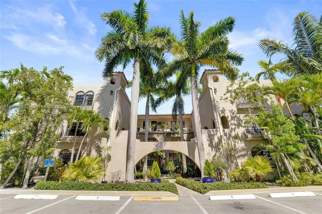 Active With Contract: $1,971 (2 beds, 1 baths, 732 Square Feet)