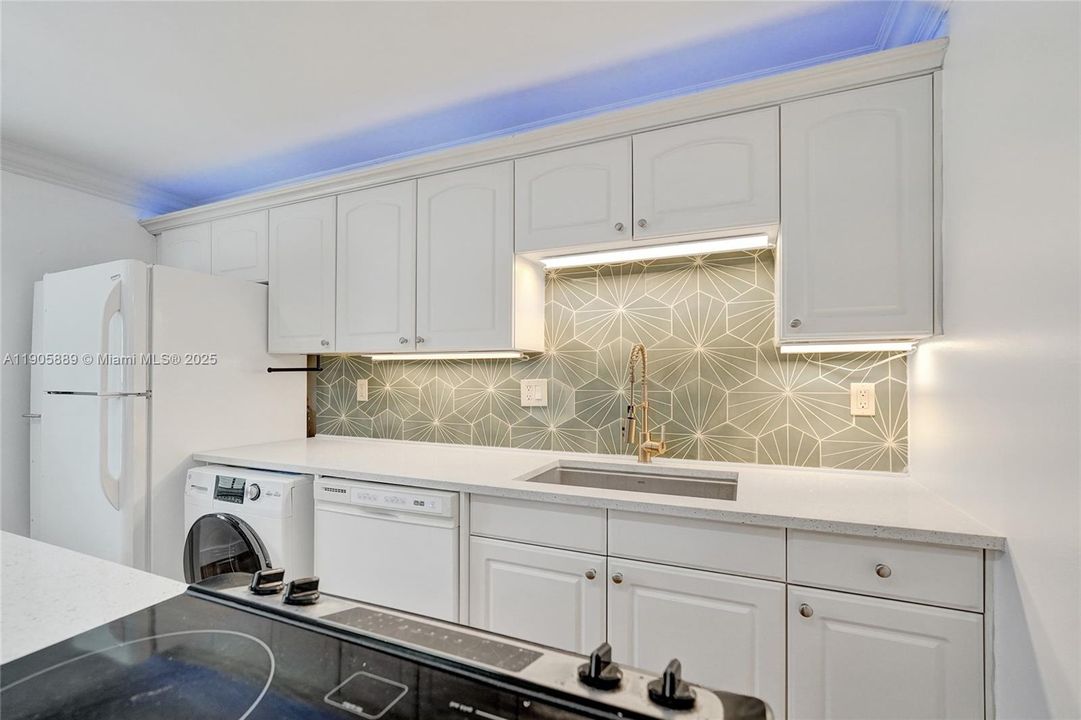 Active With Contract: $1,971 (2 beds, 1 baths, 732 Square Feet)