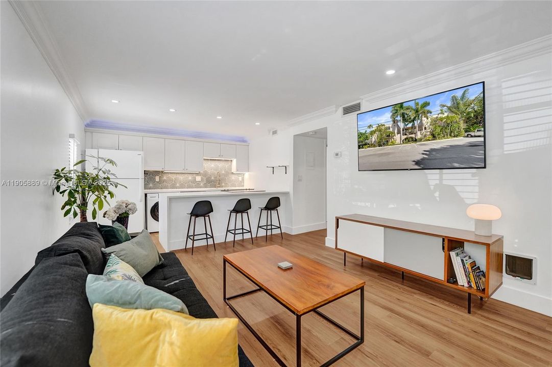 Active With Contract: $1,971 (2 beds, 1 baths, 732 Square Feet)