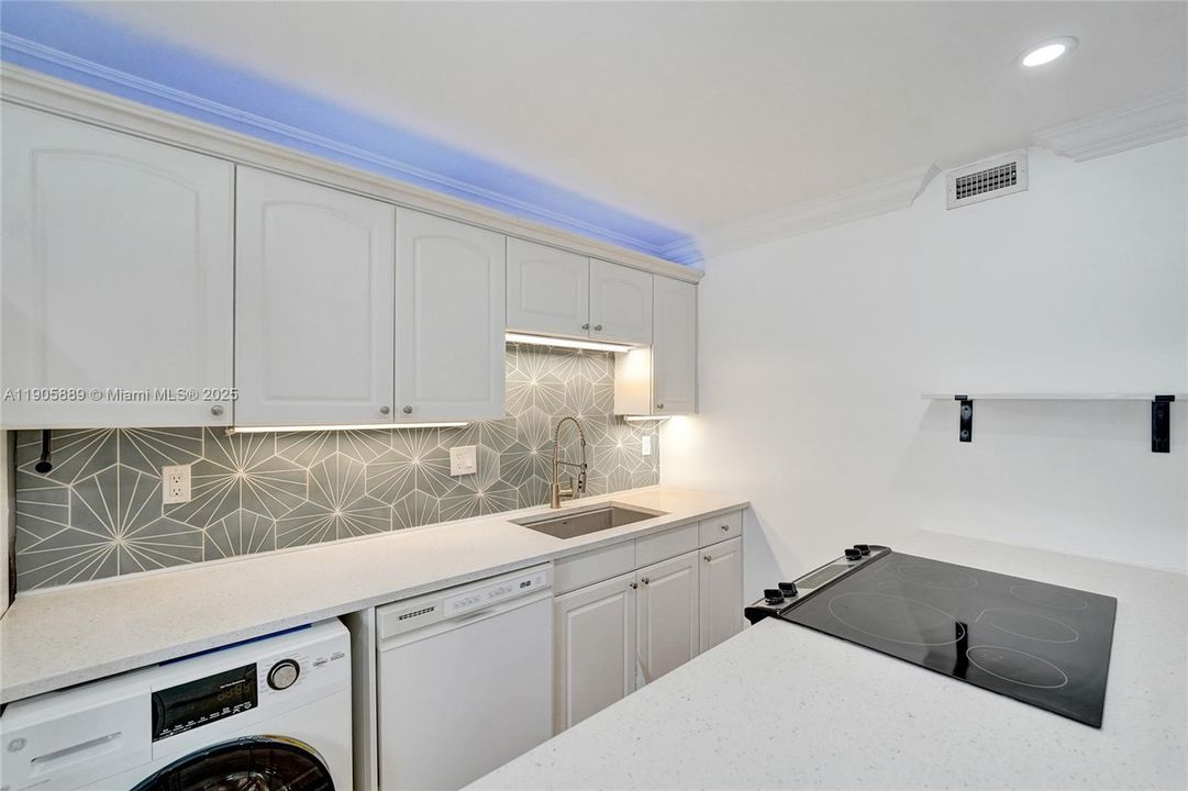 Active With Contract: $1,971 (2 beds, 1 baths, 732 Square Feet)