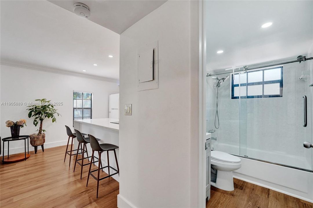 Active With Contract: $1,971 (2 beds, 1 baths, 732 Square Feet)