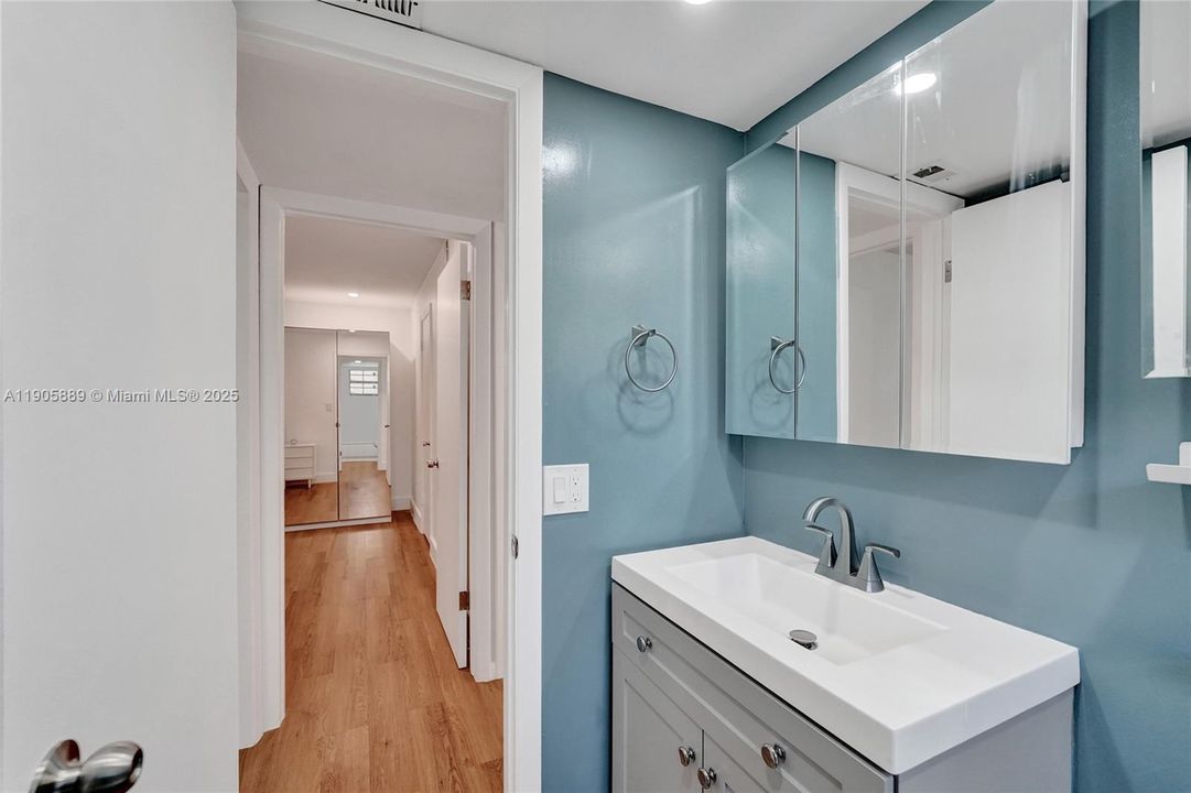Active With Contract: $1,971 (2 beds, 1 baths, 732 Square Feet)