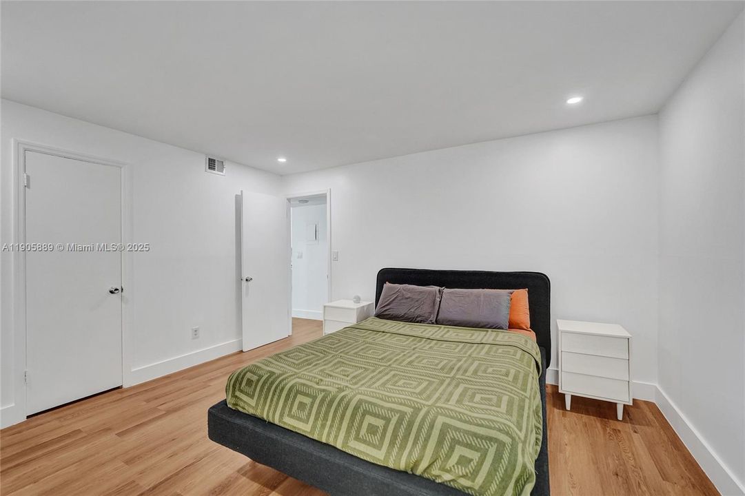 Active With Contract: $1,971 (2 beds, 1 baths, 732 Square Feet)