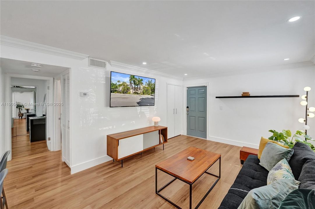 Active With Contract: $1,971 (2 beds, 1 baths, 732 Square Feet)