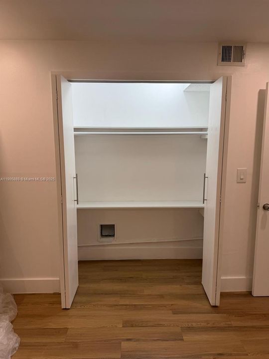 Active With Contract: $1,971 (2 beds, 1 baths, 732 Square Feet)