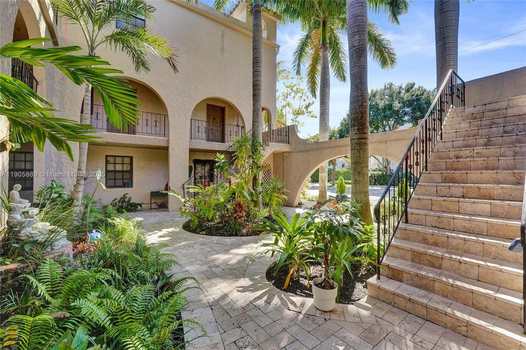 Active With Contract: $1,971 (2 beds, 1 baths, 732 Square Feet)