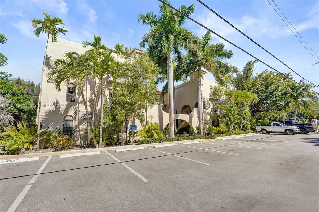 Active With Contract: $1,971 (2 beds, 1 baths, 732 Square Feet)