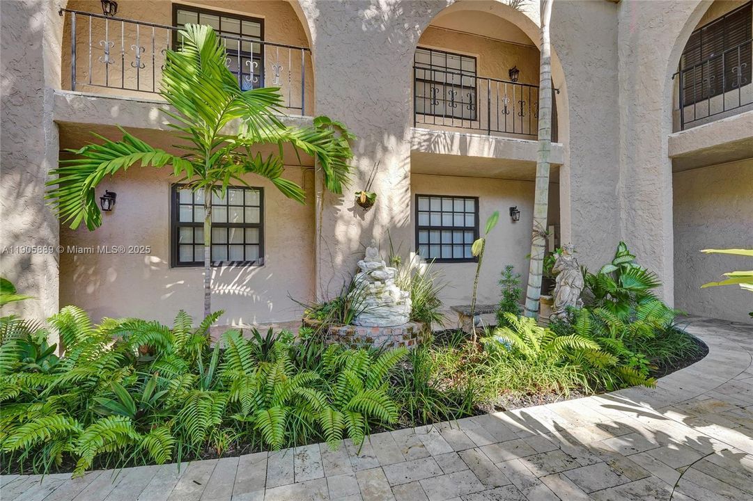 Active With Contract: $1,971 (2 beds, 1 baths, 732 Square Feet)