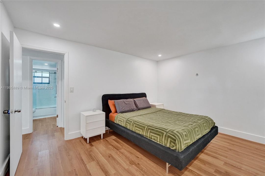 Active With Contract: $1,971 (2 beds, 1 baths, 732 Square Feet)