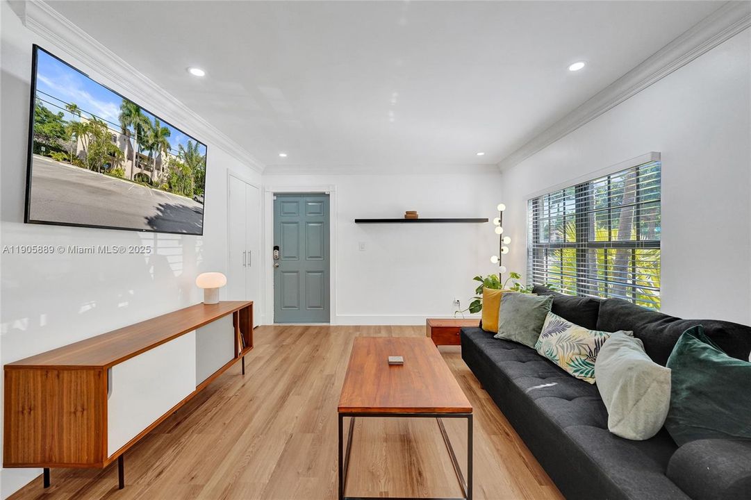 Active With Contract: $1,971 (2 beds, 1 baths, 732 Square Feet)