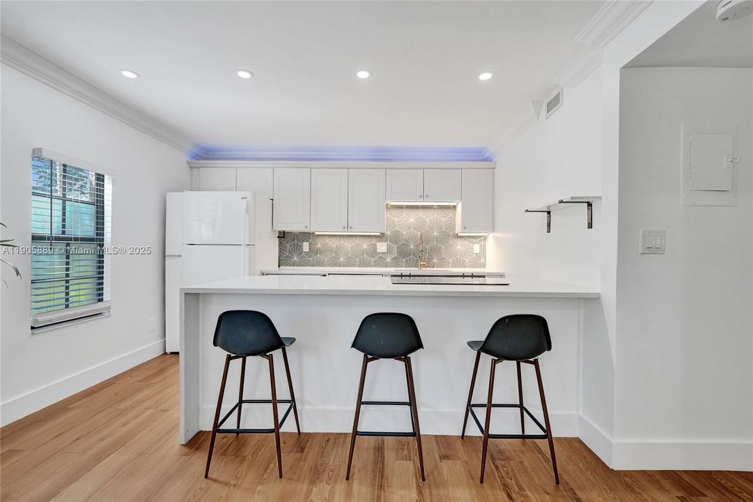 Active With Contract: $1,971 (2 beds, 1 baths, 732 Square Feet)