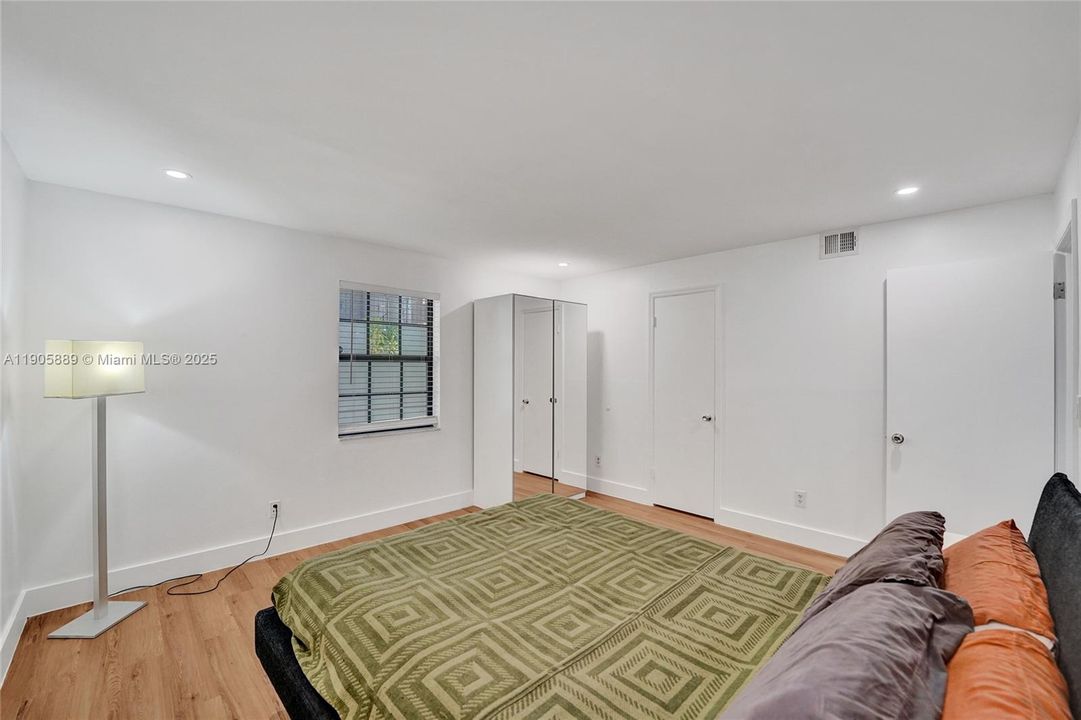 Active With Contract: $1,971 (2 beds, 1 baths, 732 Square Feet)
