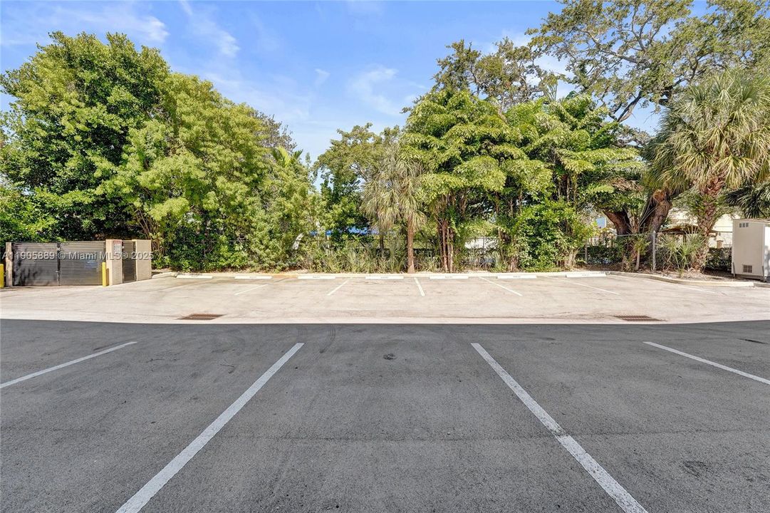 Active With Contract: $1,971 (2 beds, 1 baths, 732 Square Feet)