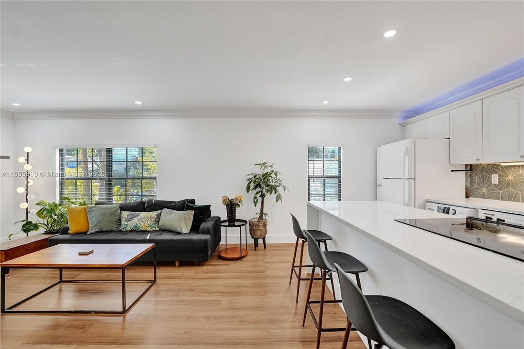 Active With Contract: $1,971 (2 beds, 1 baths, 732 Square Feet)