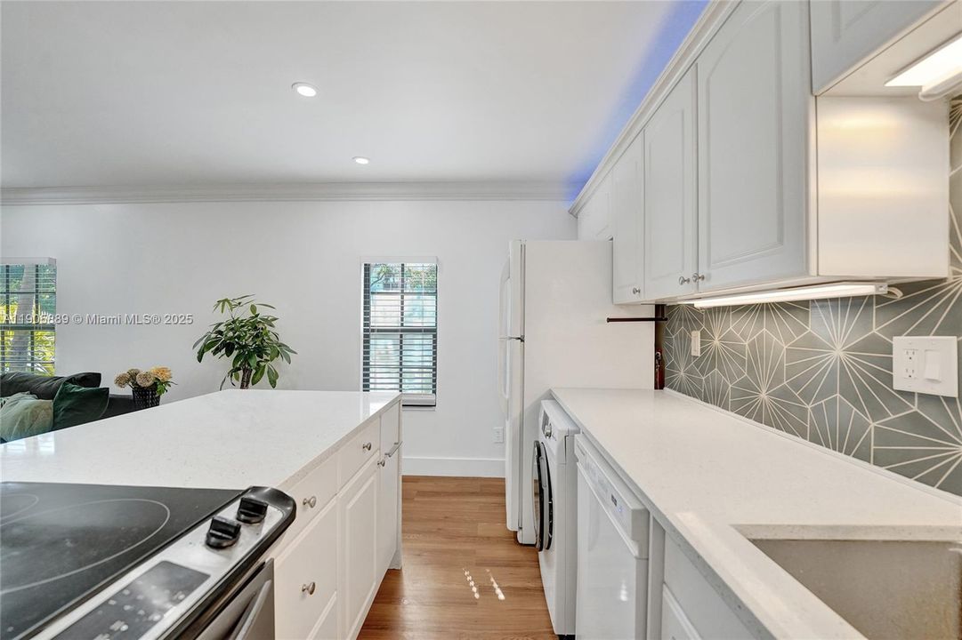 Active With Contract: $1,971 (2 beds, 1 baths, 732 Square Feet)