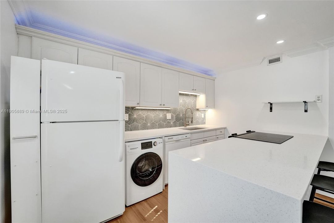 Active With Contract: $1,971 (2 beds, 1 baths, 732 Square Feet)