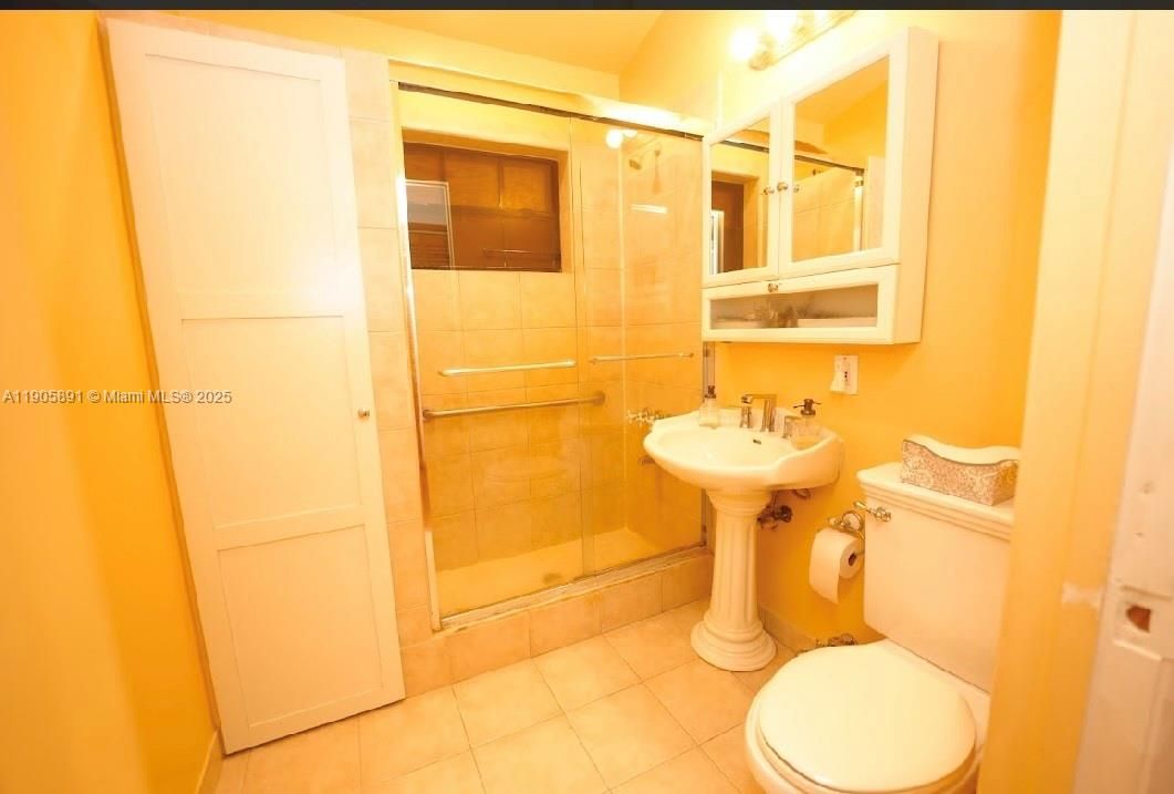 待售: $949,999 (2 贝兹, 1 浴室, 928 平方英尺)